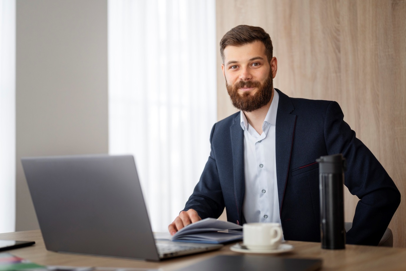 چگونه یک مسئول دفتر حرفه‌ای شویم؟ راهنمای ورود به بازار کار