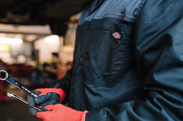 ۵ نکته مهم در انتخاب لباس کار مکانیکی برای ایمنی بیشتر