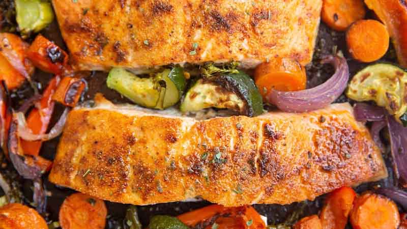 فیله ماهی سالمون گریلشده با سبزیجات