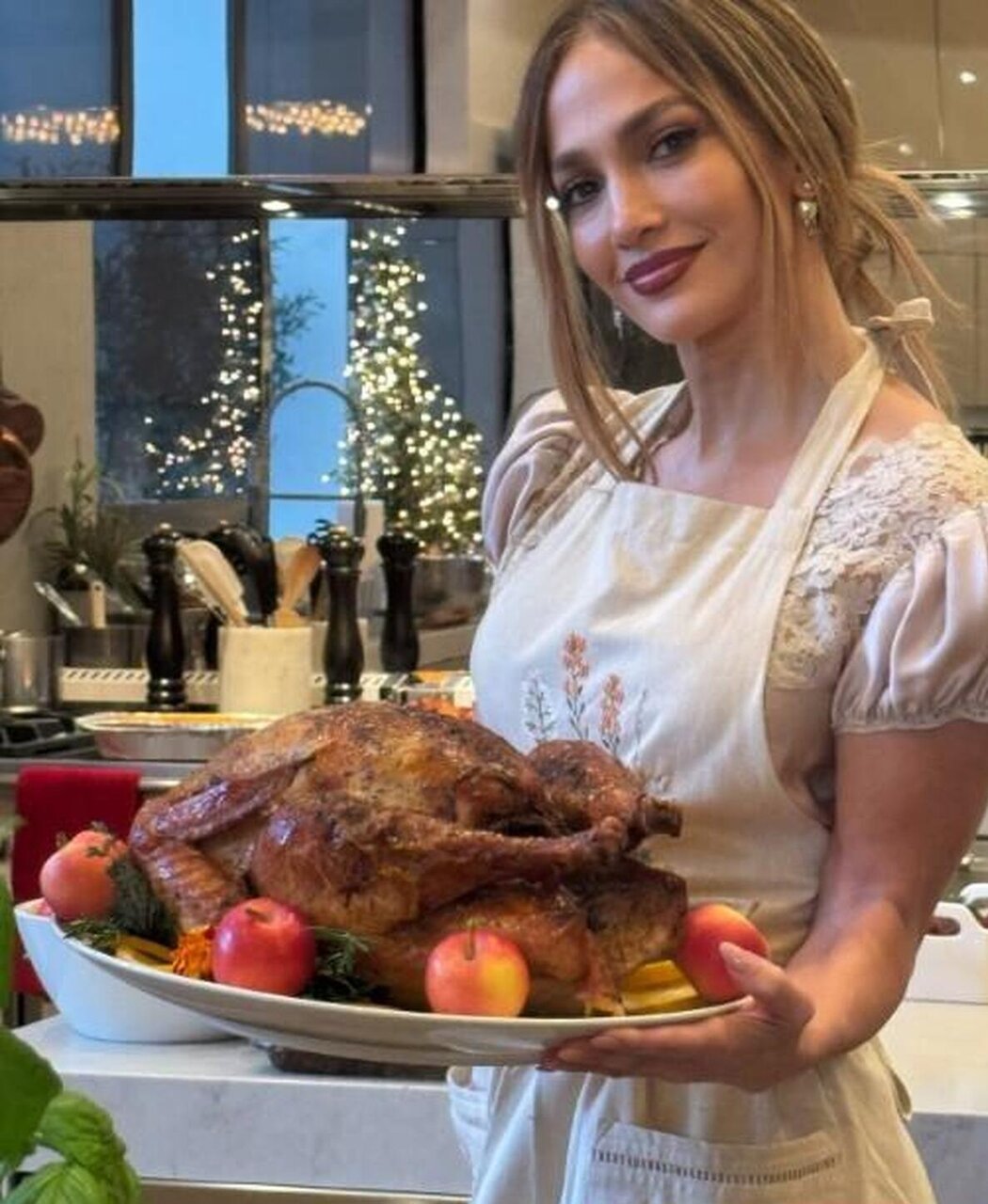 جنیفر لوپز عاشق چه غذاهایی است؟ | تصاویر جذاب از آشپزی ستاره هالیوود در آشپزخانه جنیفر لوپز عاشق چه غذاهایی است؟ | تصاویر جذاب از آشپزی ستاره هالیوود در آشپزخانه