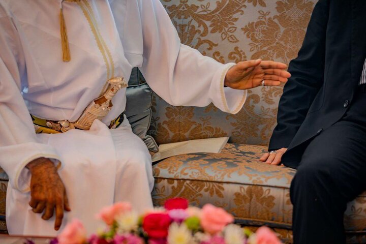 تقدیم پیامی به علی لاریجانی توسط وزیر خارجه عمان