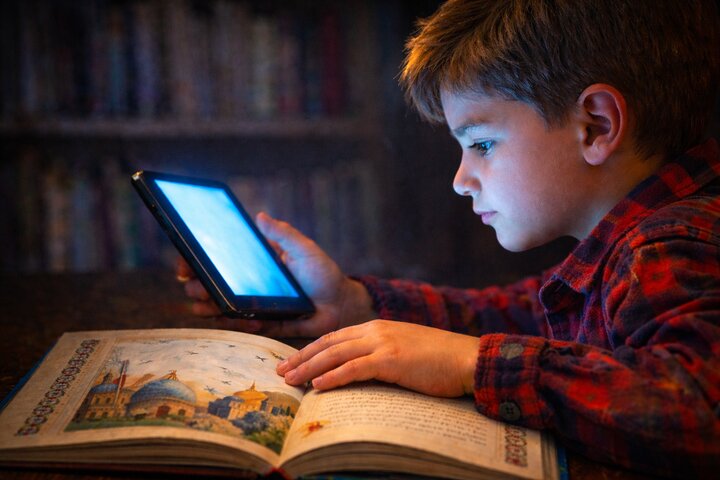 کودکان سایبری، آیا کتاب می‌تواند نسل آینده را به وطن پیوند دهد؟