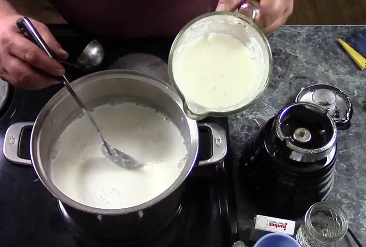 با این روش ساده در خانه پنیر خوشمزه درست کنید + روش تهیه پنیر خانگی فوری