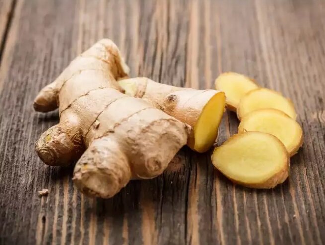 زنجبیل شکری خانگی؛ میان‌وعده‌ای خوشمزه برای کاهش تهوع و افزایش انرژی + روش تهیه
