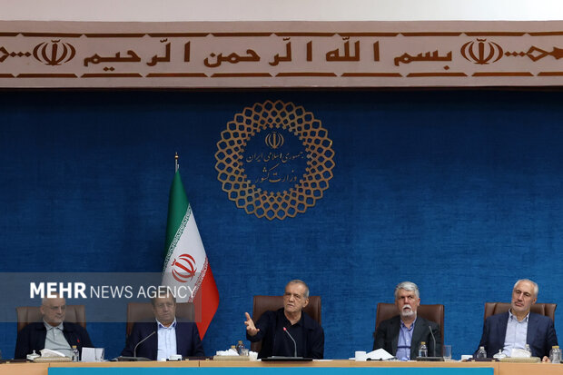 پزشکیان: تیم مذاکره‌کننده از چارچوب‌های تعیین‌شده رهبری عدول نمی‌کند