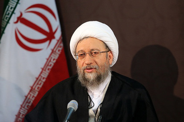 پیام تسلیت آیت الله آملی لاریجانی به دبیر شورای عالی امنیت ملی
