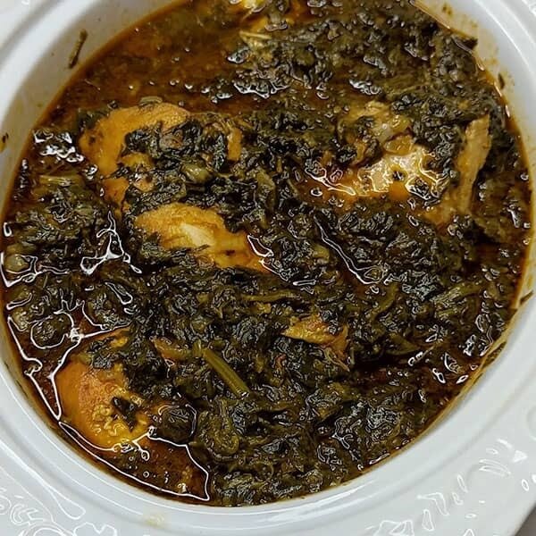 خورش اسفناج پهلو شمالی با عطر برگ سیر تازه و طعم نارنج