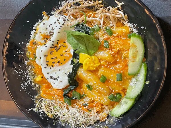 دوکبوکی، غذای خیابانی محبوب کره ای‌ها؛ تند، پنیری و خوشمزه + روش تهیه