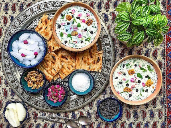 طرز تهیه آب‌دوغ خیار مجلسی؛ غذای نجات‌بخش روزهای گرم