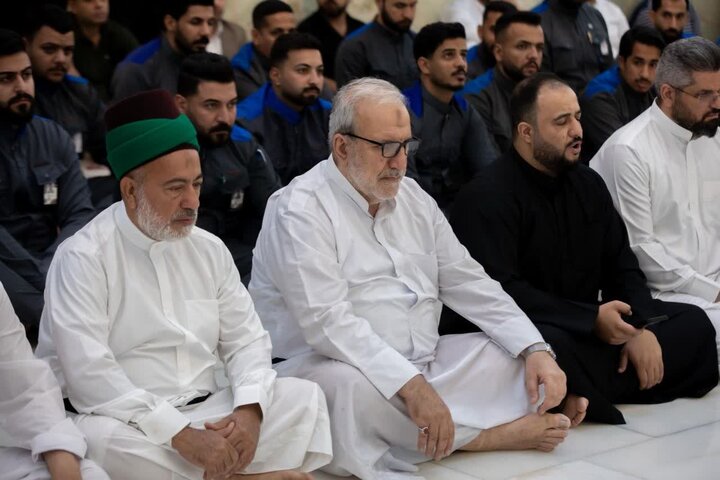 غبار روبی حرم امام حسین (ع) در آستانه ولادت پیامبر (ص) غبار روبی حرم امام حسین (ع) در آستانه ولادت پیامبر (ص)
