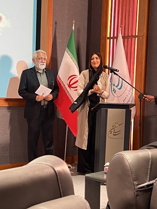 مجید مظفری نشانش را به دخترش داد/ نیکی قهرمان زندگیام است مجید مظفری نشاناش را به دخترش داد / «او قهرمان زندگیام»