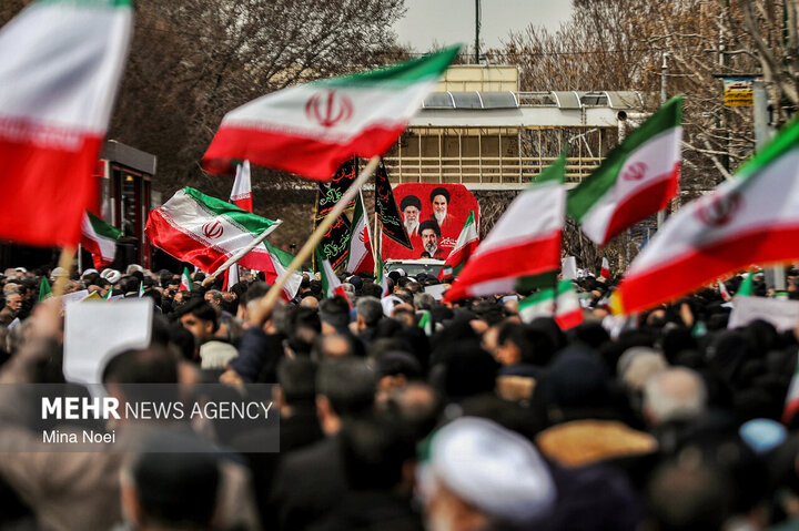 وحدت مکرّراً و مؤکّداً تذکر داده شد
