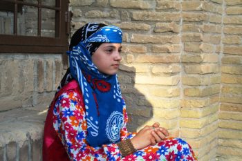 گُلوَنی؛ سربندی که از شادی تا سوگ، قصه فرهنگ و هویت لُرها را روایت میکند گُلوَنی؛ سربندی که از شادی تا سوگ، قصه فرهنگ و هویت لُرها را روایت میکند